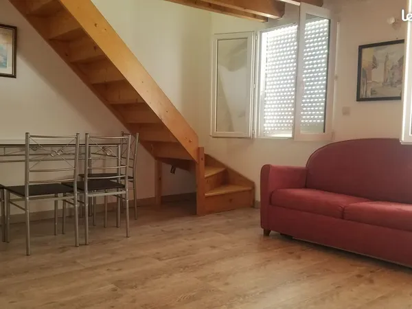 Loue T2 Duplex meublé