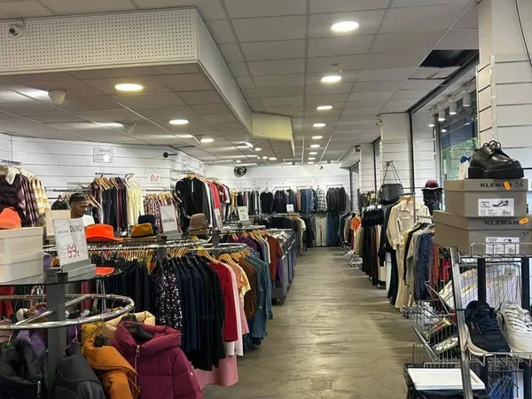 Local commercial 192 m²