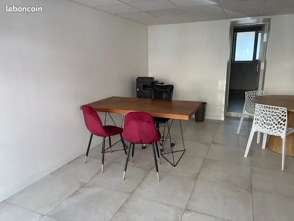 Local professionnel ou commercial rénové plein centre