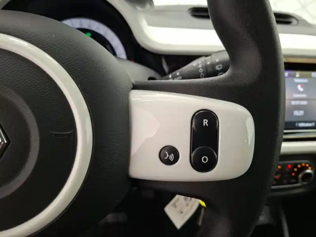 Renault Twingo iii e-tech — photo 31