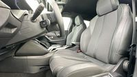 Peugeot 2008 e-2008 156ch 54 kWh GT — photo 9