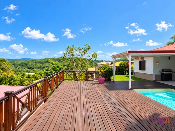 Charmante Maison Créole avec piscine et vue mer