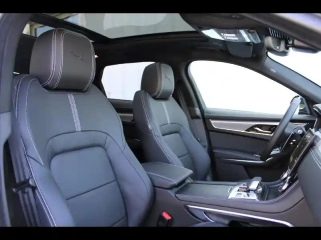 Jaguar F-Pace p400e plug-in-hybrid r-dynamic se bva8 awd — photo 22