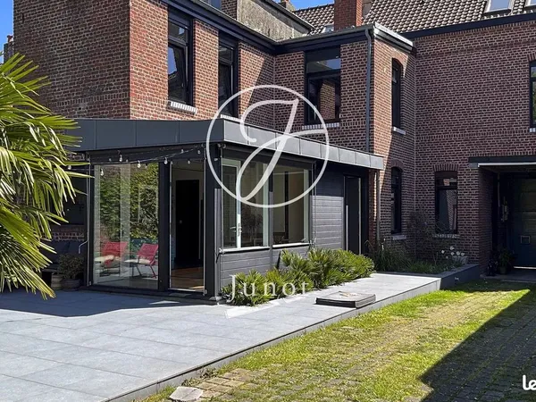 Maison 7 pièces 268 m²