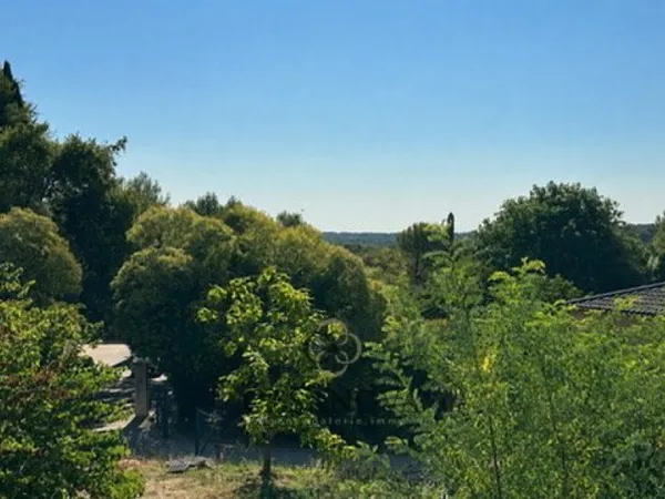 Terrain 844 m²