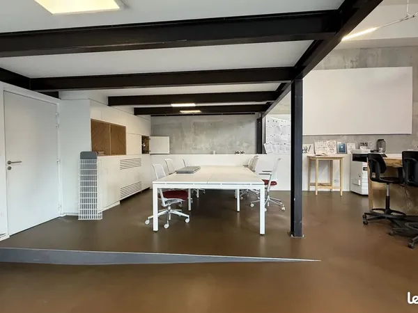 Bureau 4 pièces 335 m²