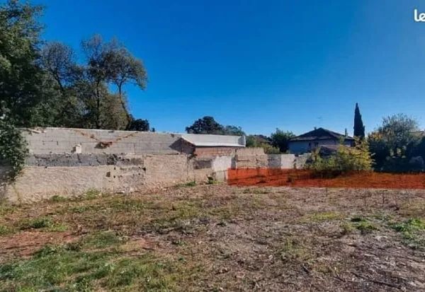 Terrain 300 m²