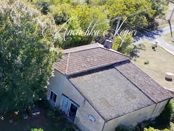 MAISON EN PIERRE AVEC DÉPENDANCES - FORT POTENTIEL