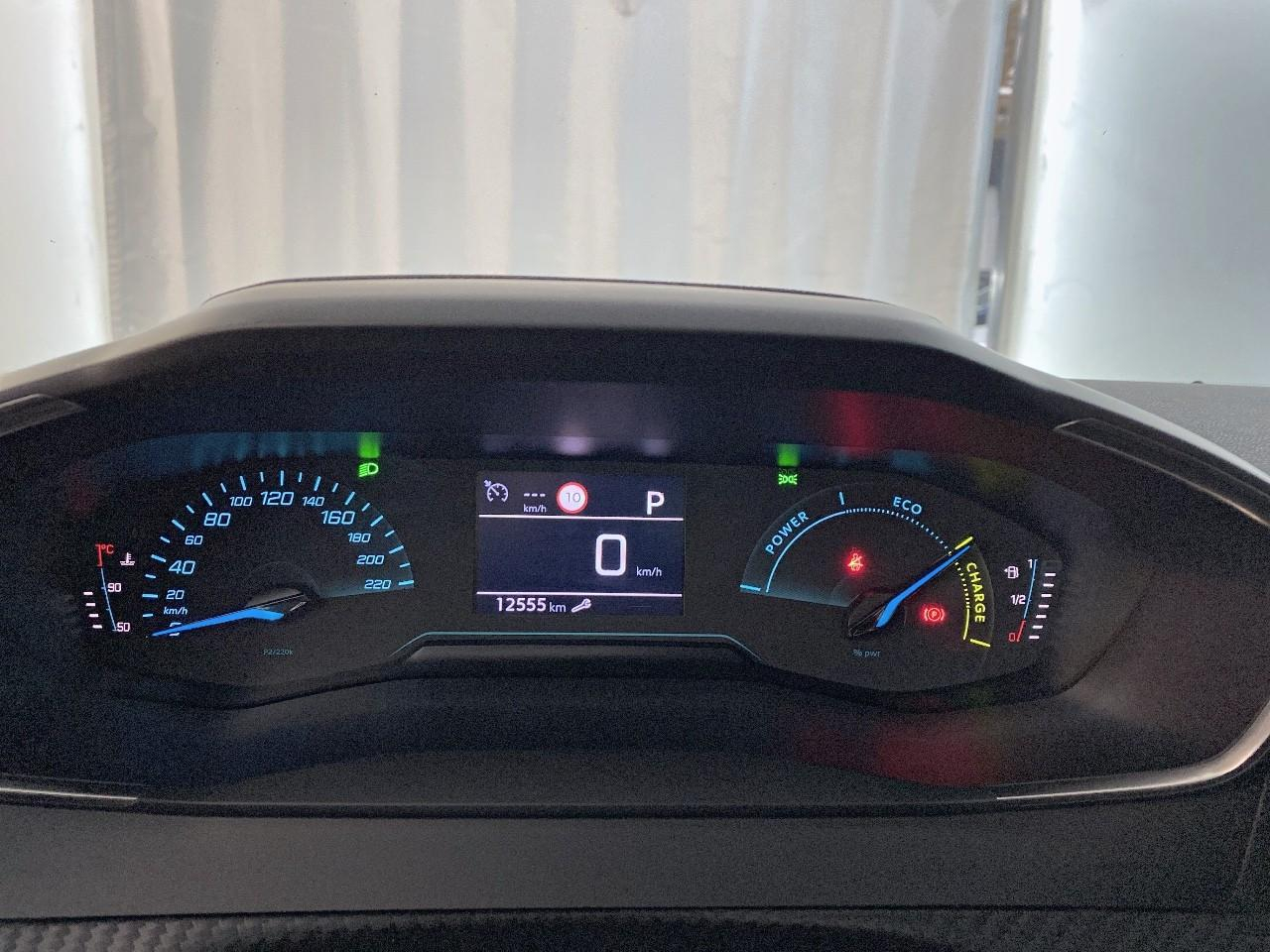 Peugeot 2008 hybrid 145 ch e-dcs6 style — photo 13
