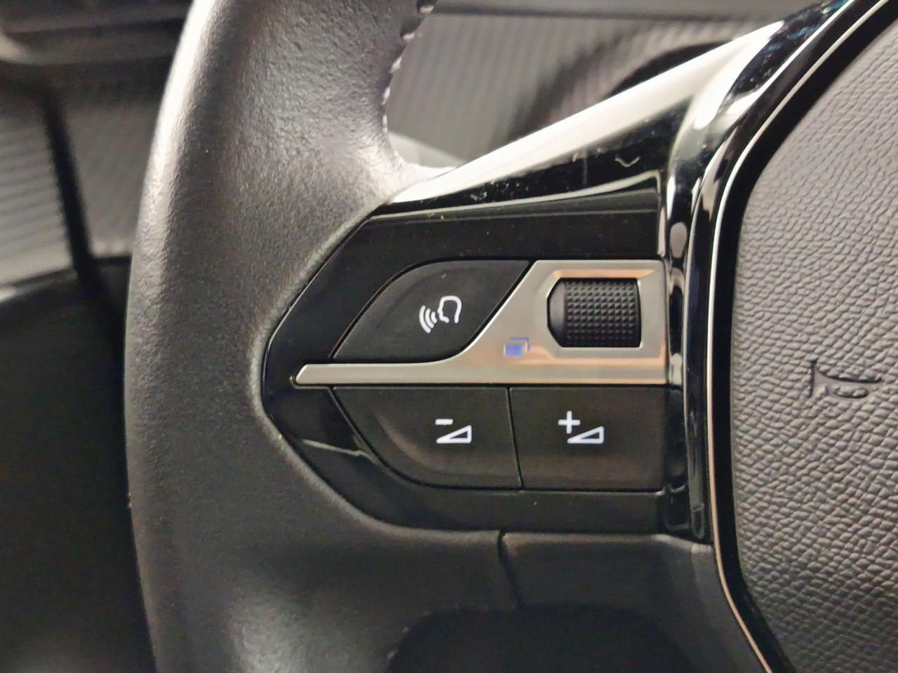 Peugeot 208 electrique 50 kwh 136ch allure — photo 16