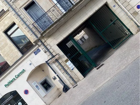 1 place de parking - CENTRE VILLE DE POITIERS - 32 rue Carnot