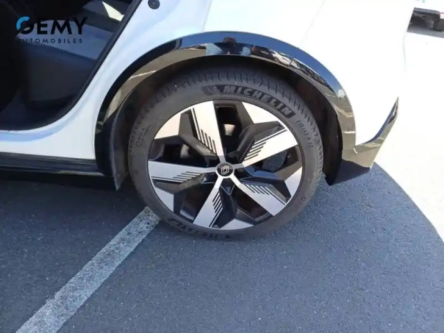 Renault Megane e-tech ev60 220 ch super charge — photo 11