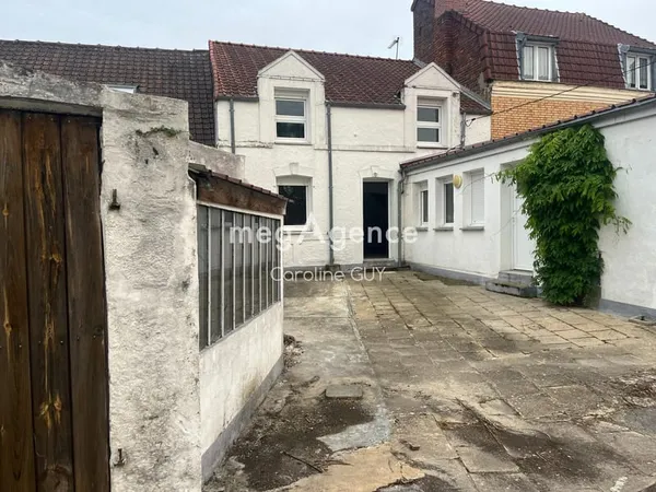 Maison de ville 95 m2, 2 chambres, bureau, jardin et parking