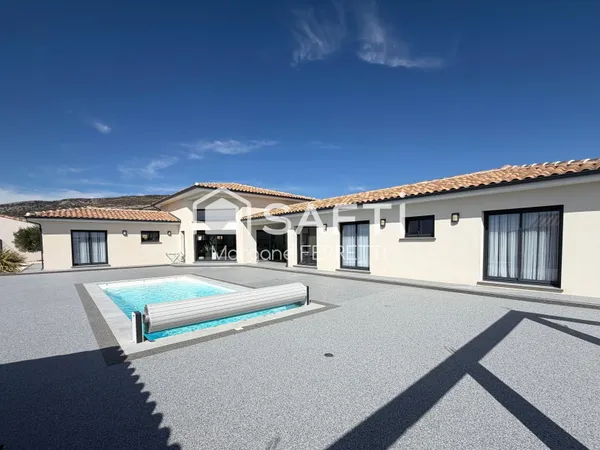 VILLA PLAIN-PIED 194 M² AVEC GARAGE ET PISCINE SUR TERRAIN DE 2195 M²