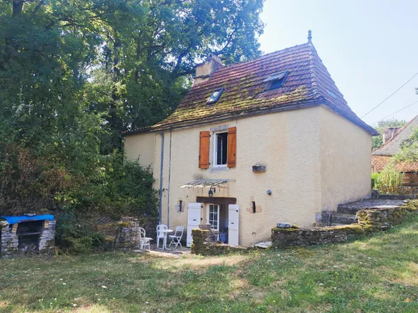 Maison en pierre sur 3 niveaux à la campagne