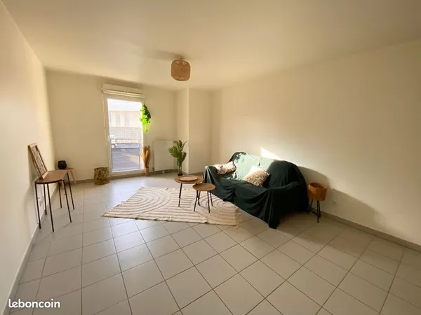 Studio de 32m2 dans une résidence avec immeuble de standing et 1 place de parking