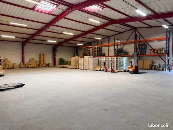 Bâtiment d'activité disponible