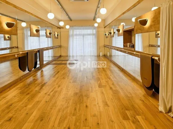 Studio 90 m²