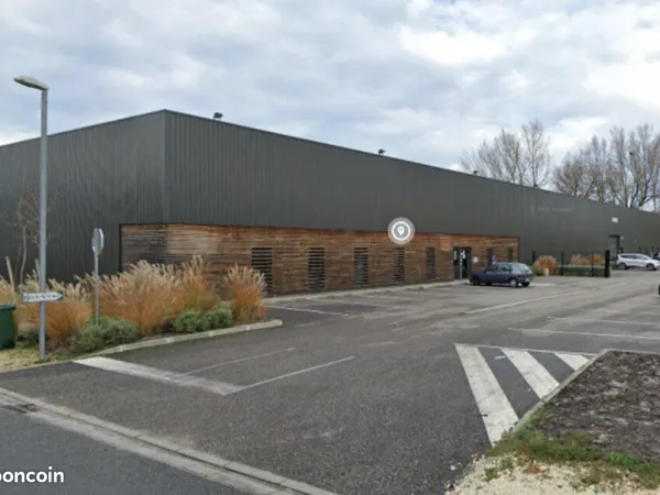 Local commercial 900 m² MERIGNAC