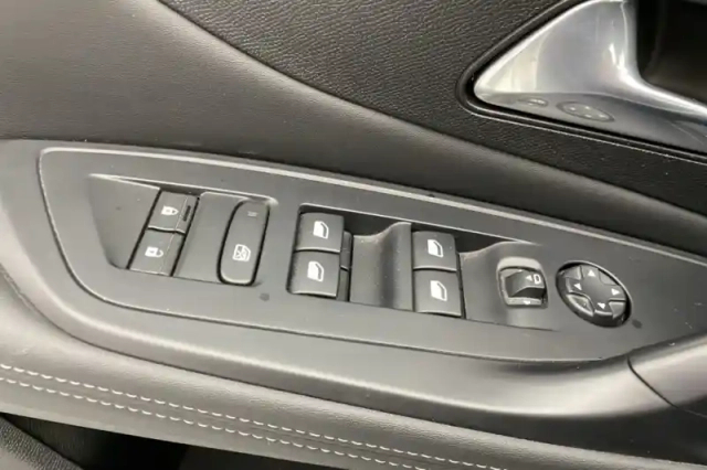 Peugeot 308 phev 180 e-eat8 — photo 52