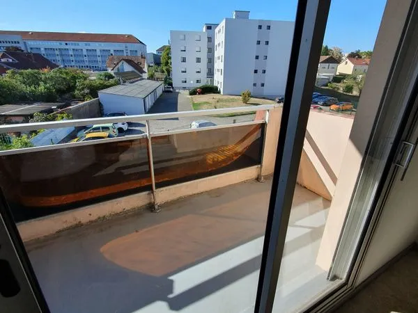 Studio de 20m2 à Palente avec parking et terrasse loggia