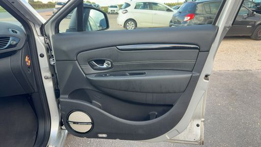 Renault Grand Scenic 1.6 dCi 130 - Bose Edition – 2015 – 131155 km – Diesel – Boîte Manuelle — photo 47
