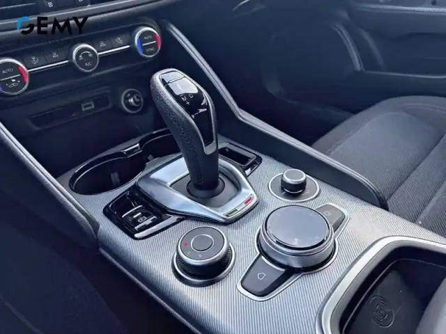 Alfa Romeo Giulia 2.2 160 ch at8 — photo 18