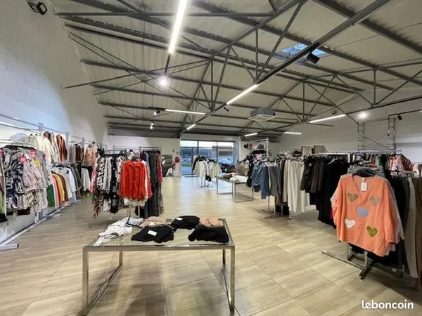 Local commercial 400 m²