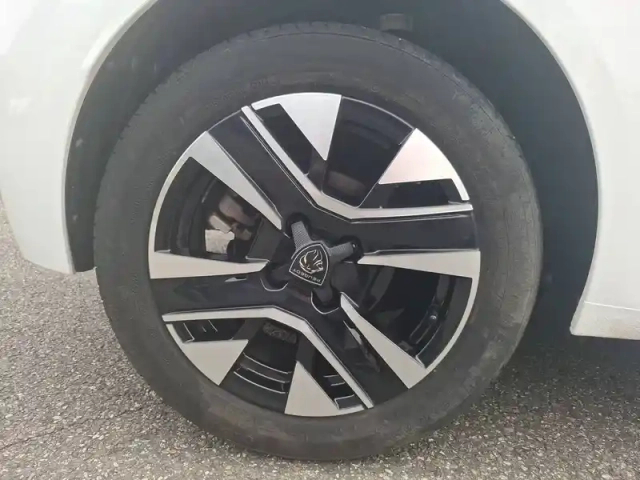 Peugeot 208 puretech 100 s&amp;s bvm6 — photo 14