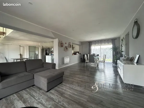 Maison 8 pièces 265 m²
