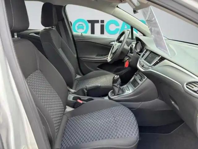 Opel Astra 1.2 turbo  110ch — photo 30