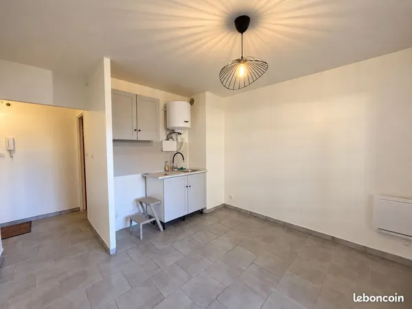 Studio 1 pièce 19 m²