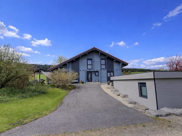 CHAMESEY - CHALET SUR SOUS-SOL