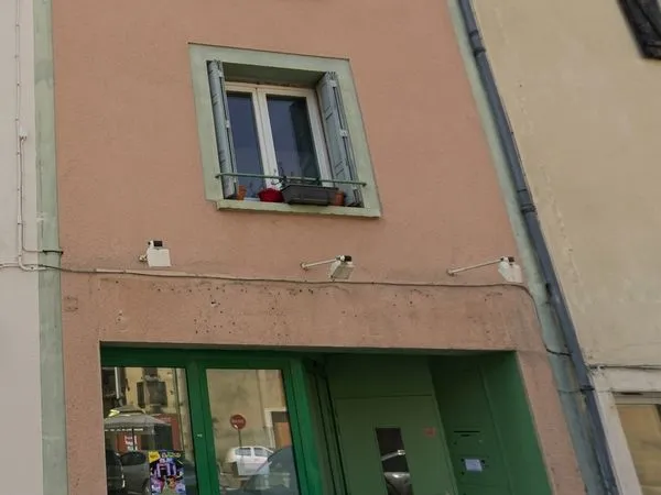 Immeuble appartement T3 duplex+ Local commercial et cour