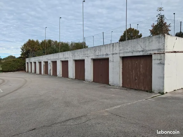 Garage et parking Location Vuillecin 100€
