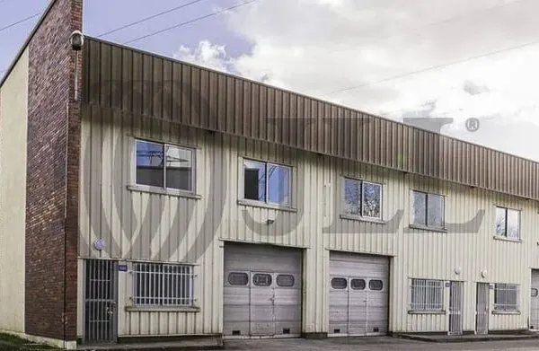 Local d'activité 970 m²