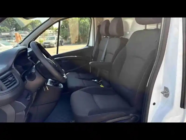 Renault Trafic fg l1h1 2t8 2.0 blue dci 130ch confort — photo 11
