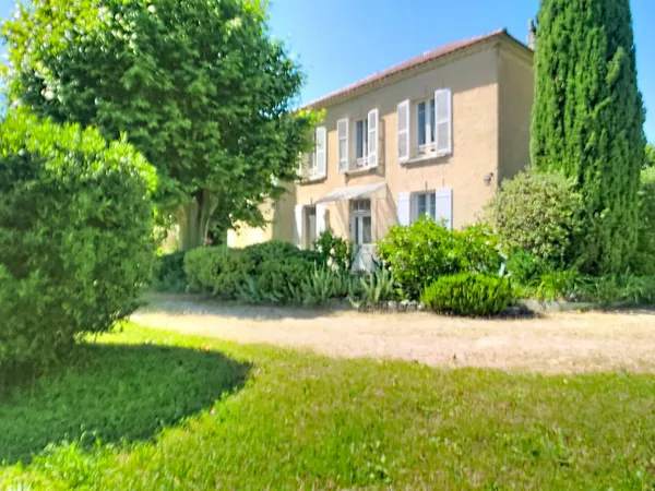 Maison de caractère sur un terrain de 2640 m² à vendre à Monteux