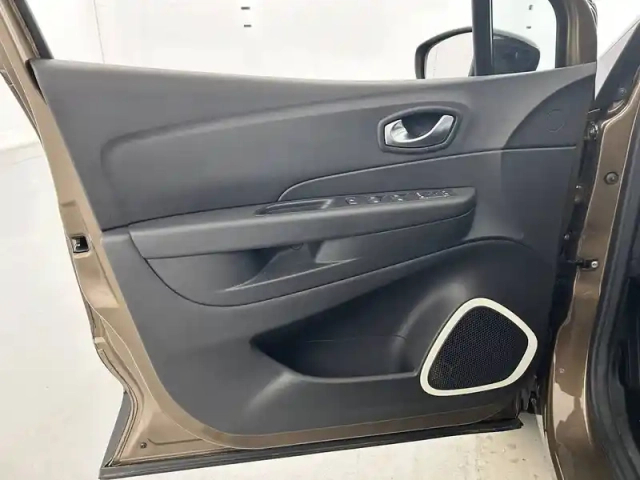 Renault Captur tce 120 energy — photo 20
