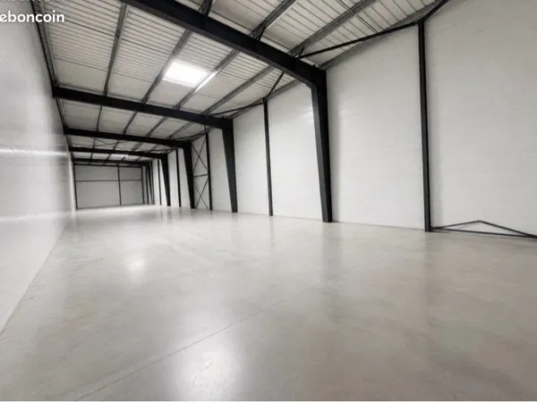 À louer - Local industriel de 500 m² avec parc extérieur