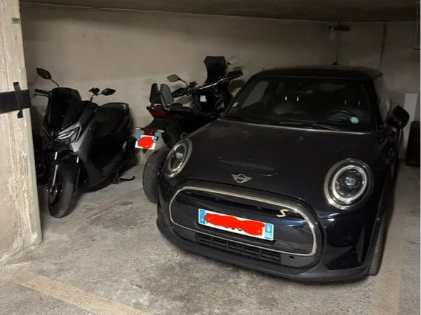 Place de parking - secteur grande Bretagne