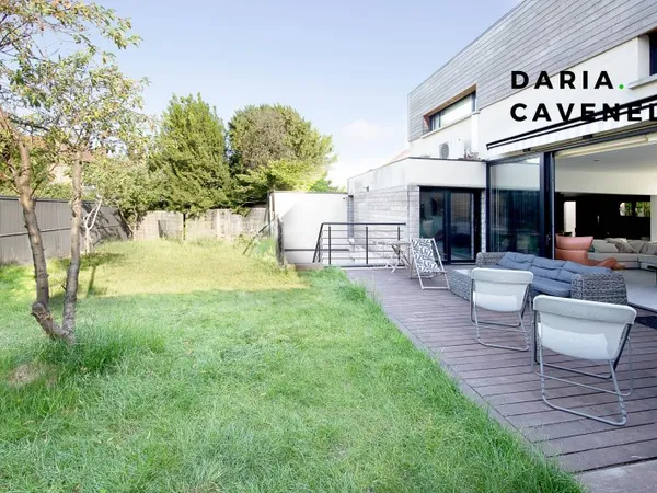 Maison 8 pièces 250 m²