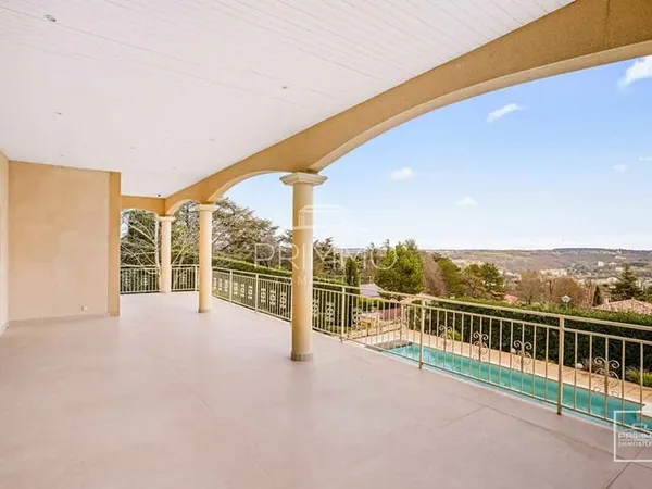 Bien exceptionnel - Maison 7 pièce(s) 203.02 m2