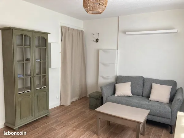 Studio 25M2 rénové+parking près lac piscine centre