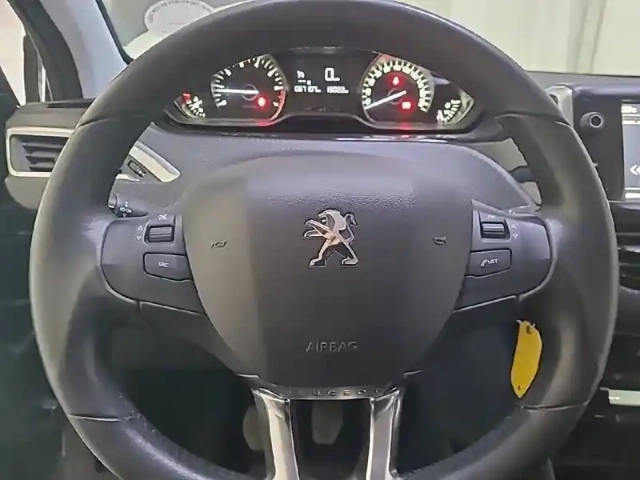 Peugeot 2008 puretech 110ch s&amp;s bvm6 — photo 30
