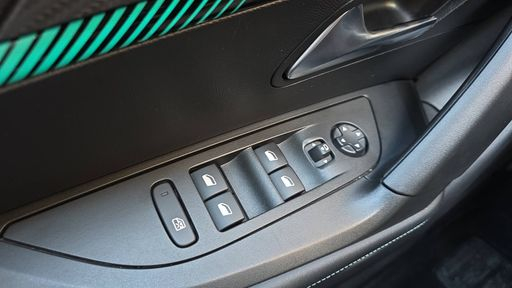 Peugeot 2008 1.2 PureTech 130 EAT8 - Allure Pack – 2022 – 79016 km – Essence – Boîte Automatique — photo 1