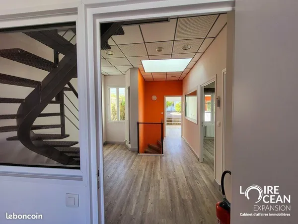 Local bureaux 140 m²