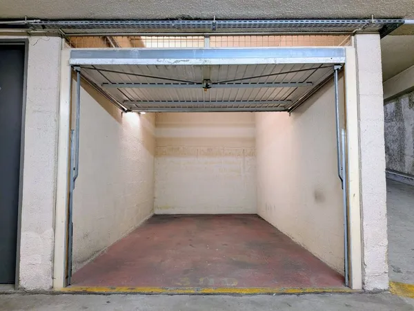 Parking - Box fermé - Paris 9e