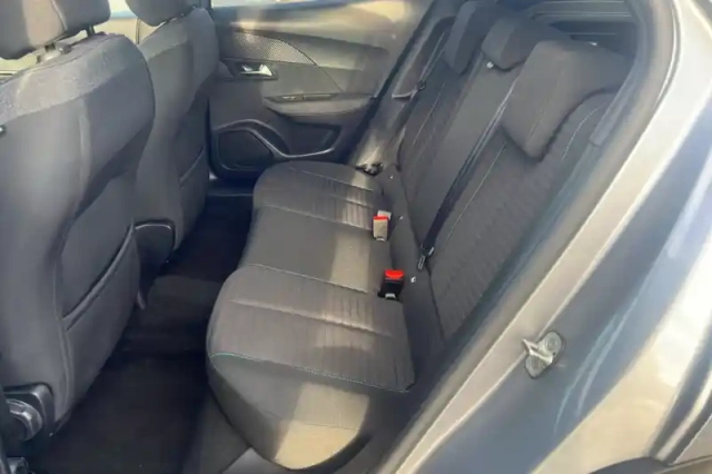 Peugeot 2008 puretech 100 s&amp;s bvm6 — photo 3