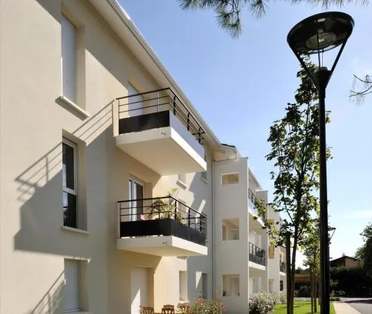 Joli T3 - 1er étage avec Balcon et pkg proche commerces